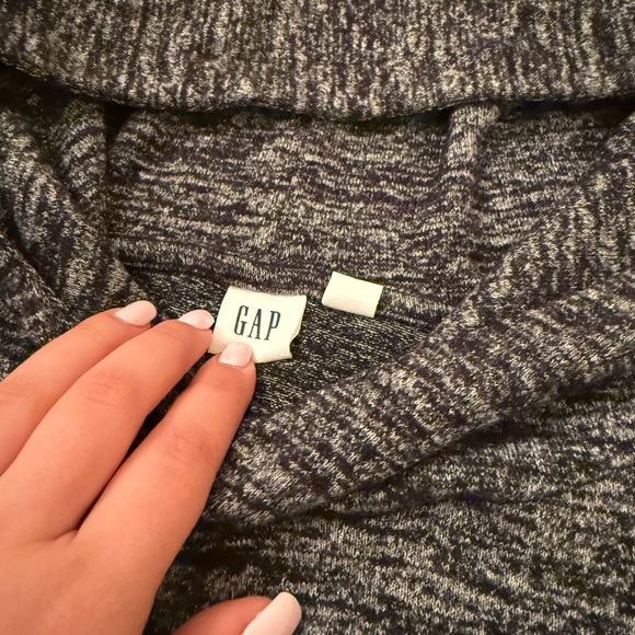 GAP Women's Hooded Pullover Sweater - Picture 9 of 10